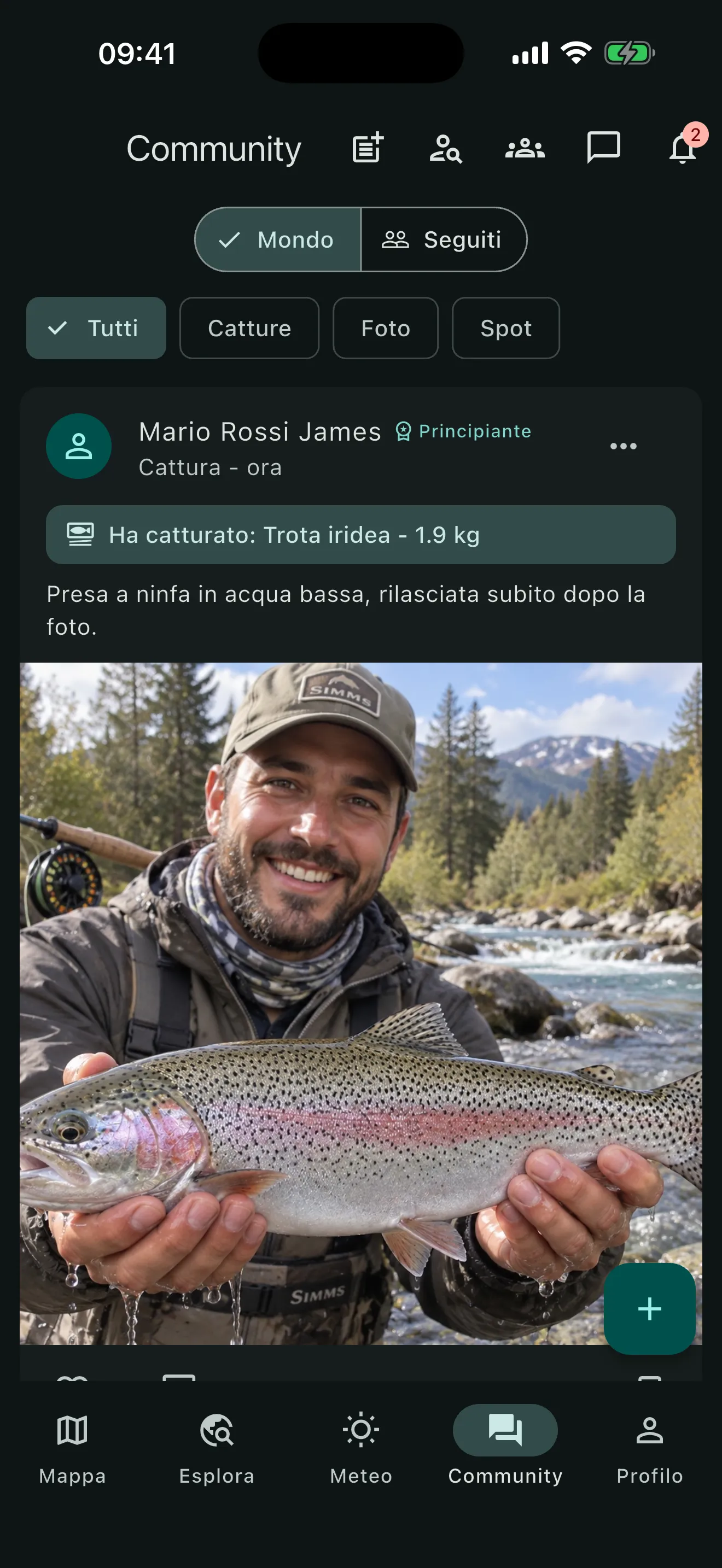 Post di una cattura nel feed di APPesca: autore, etichetta «Ha catturato: Trota iridea - 1,9 kg», nota sulla tecnica e fotografia del pesce sul fiume.